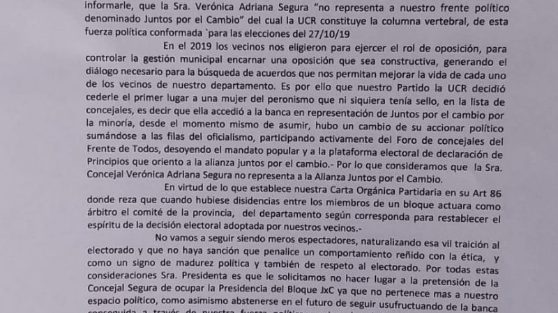 Reclama la presidencia del bloque y en el partido la desconocen