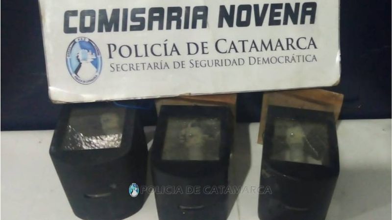 Robó tres luces de un jardín y policías lo atraparon