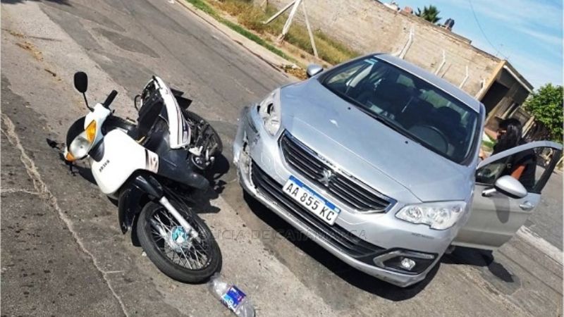 Ocupantes de una motocicleta lesionados tras un choque