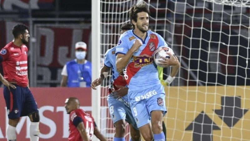 Central aplastó a Huachipato; Arsenal venció Wilstermann y lideran