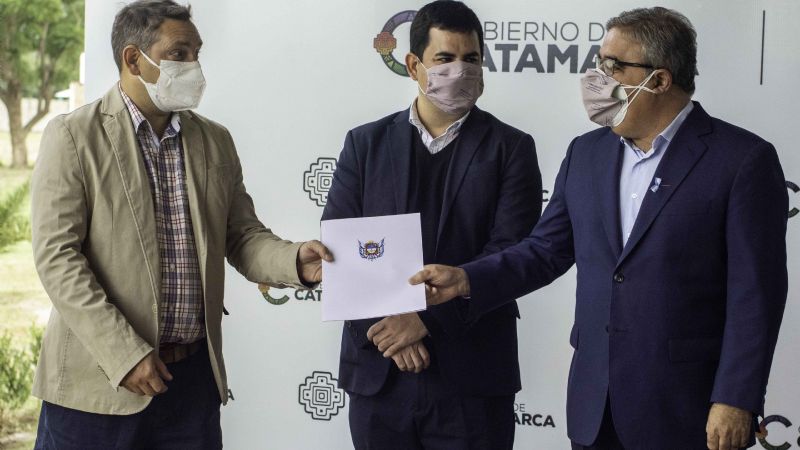 Jalil entregó los primeros créditos de Reconversión Varietal