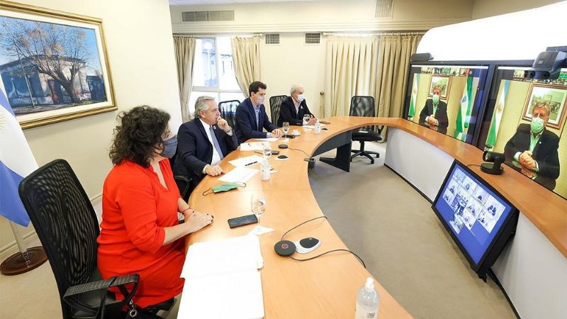 La Casa Rosada pide "más controles" y la mayoría de los gobernadores, "más restricciones"