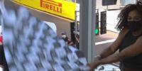 SERENA WILLIMAS bajando la bandera en el final del GP de Mónaco.