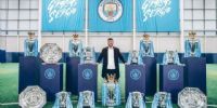SERGIO AGÜERO con todos los trofeos y copas ganados en el City.