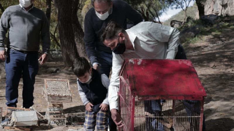 Liberan aves canoras y colocan señalización en el Ecoparque La Quebrada