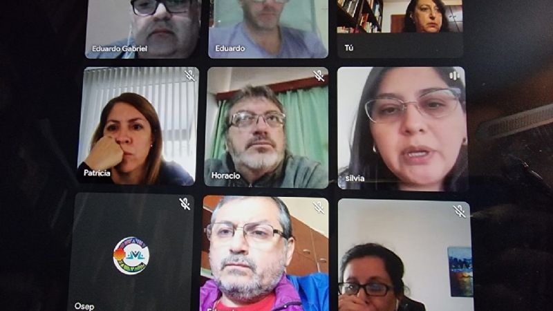Reunión por seguimiento de pacientes con COVID-19