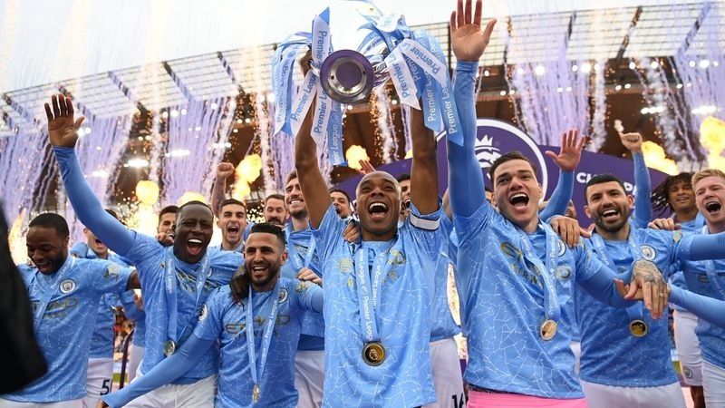 El City celebró el título en la Premier con doblete del “Kun”