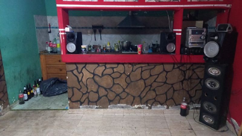 Desbaratan fiesta clandestina en el barrio Santa Marta