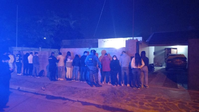 Desbaratan fiesta clandestina en el barrio Santa Marta