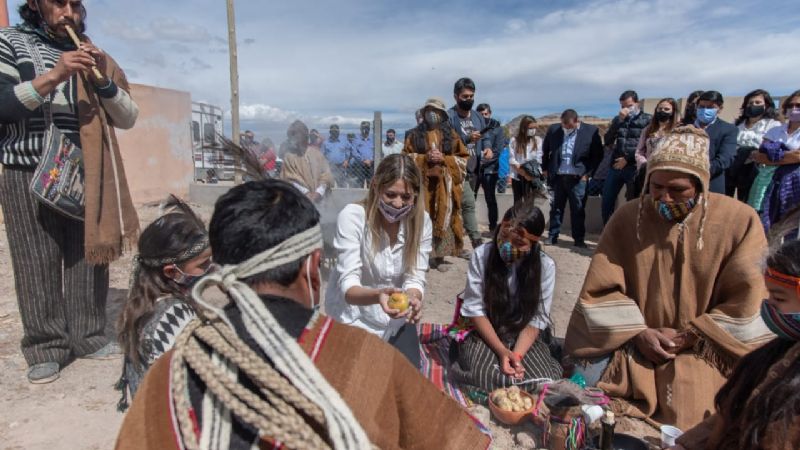 Becas complementarias para alumnos de Pueblos Originarios