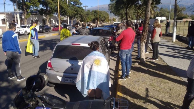 Comerciantes, gastronómicos, gimnasios y más piden reabrir sus puertas