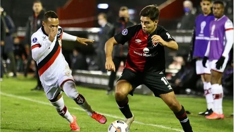 Tardíamente, Talleres se acordó de ganar y eliminó al Emelec