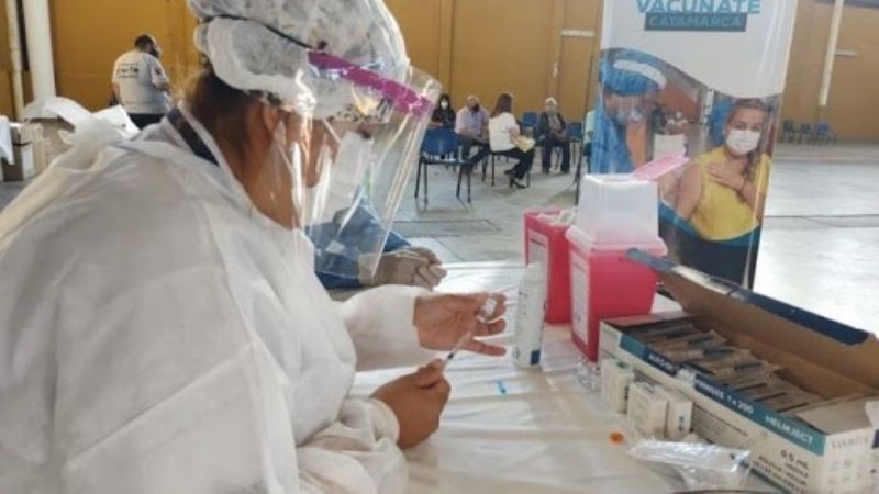 Se aplica la segunda dosis de Sinopharm