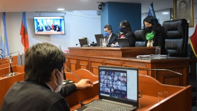 Media sanción para la compra de vacunas