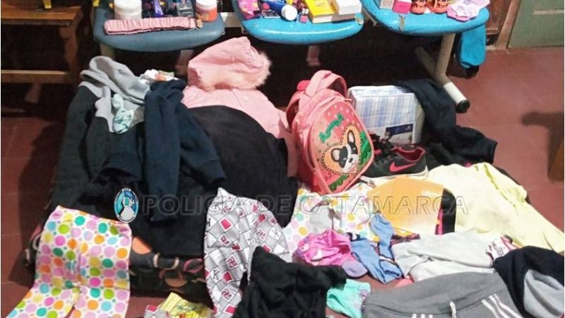 Arrestan a una joven mujer con ropa y otros elementos robados