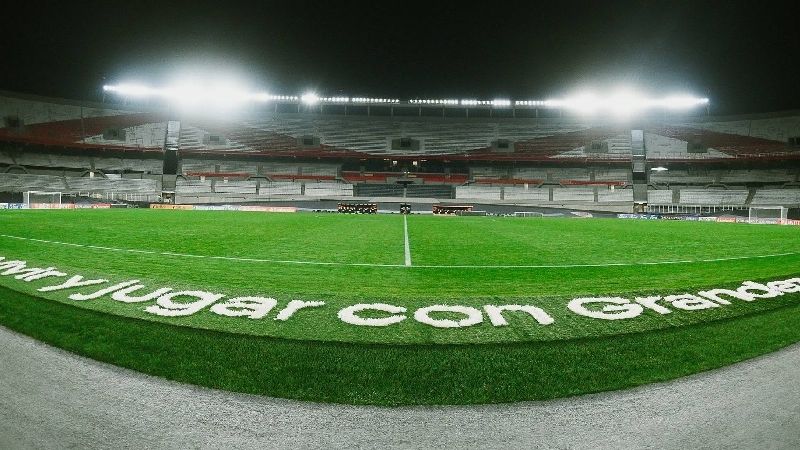 River exhibió el nuevo piso que luce el Monumental