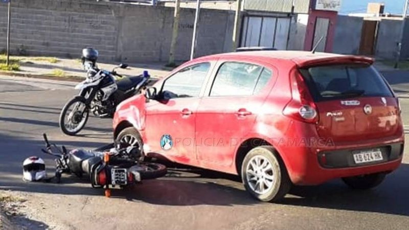 Una moto y un auto protagonizaron un siniestro vial
