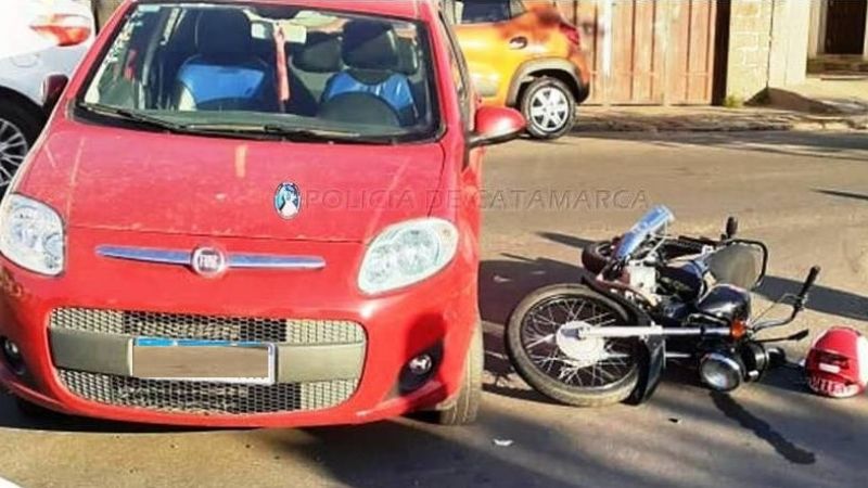 Una moto y un auto protagonizaron un siniestro vial