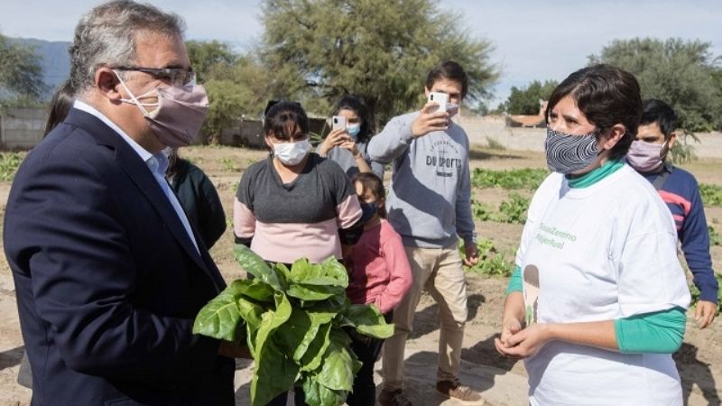 Jalil recorrió el circuito productivo de Valle Viejo