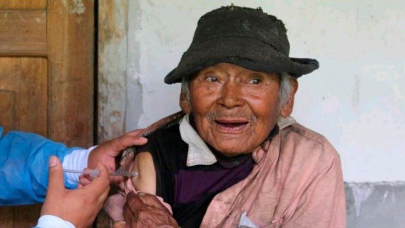Con 121 años, es el más longevo en recibir la vacuna contra el Covid