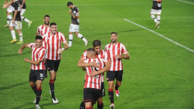 Estudiantes ganó y clasificó; Gimnasia empató y quedó lejos