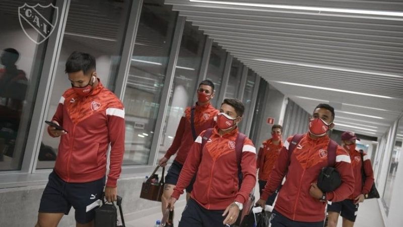 Independiente con medio plantel deportado y partido postergado