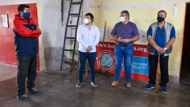 Entrega de elementos para el cuartel de Bomberos de Tinogasta