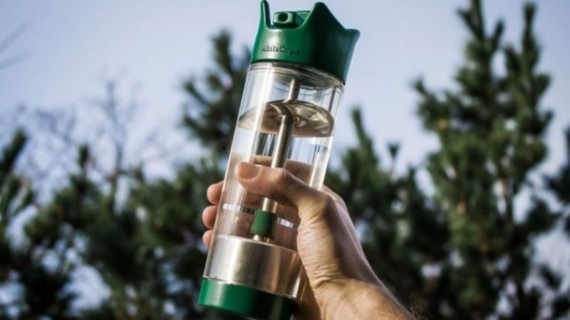 Crearon una botella para tomar mate sin bombilla y es furor