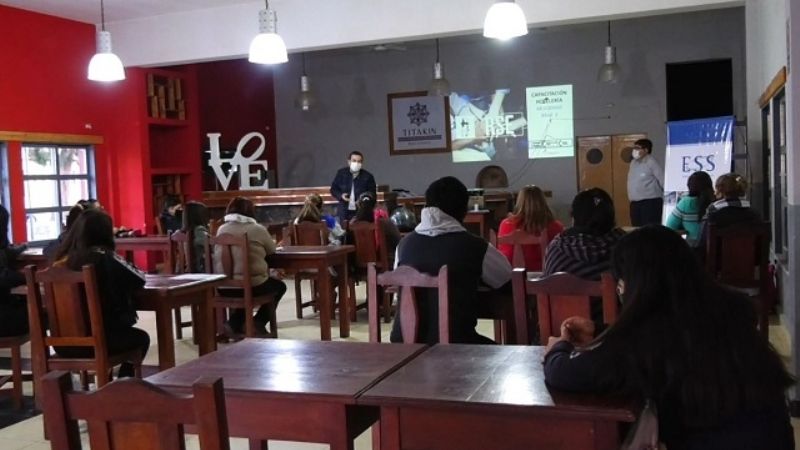 Capacitación en gastronomía y hotelería