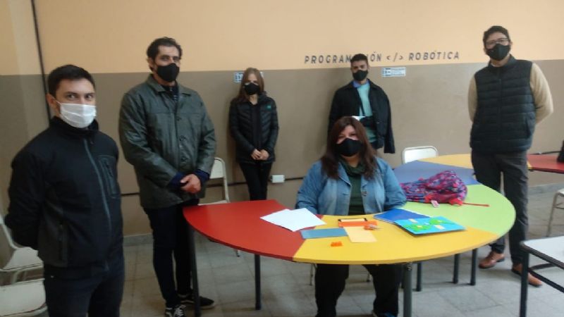 Trabajan en el diseño de una pizarra Braille