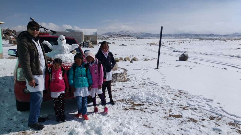 Alumnos van a clases con nieve en La Angostura, Belén