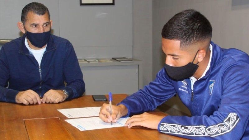 Debut de titular con el regalo del primer contrato para “Nico” Romero