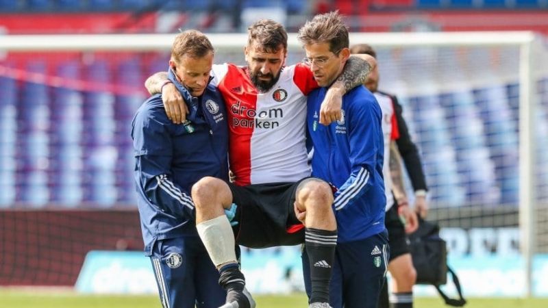 Grave lesión de Pratto, en la derrota de Feyenoord ante Ajax