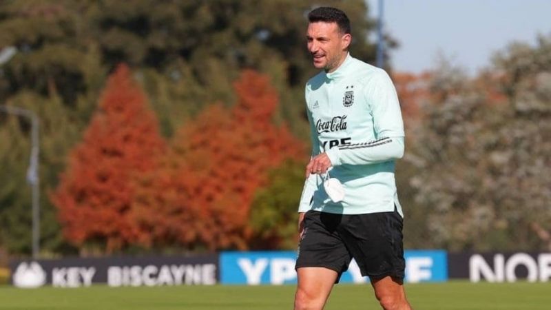 Selección: Llegó el “Kun” y Scaloni paró un equipo
