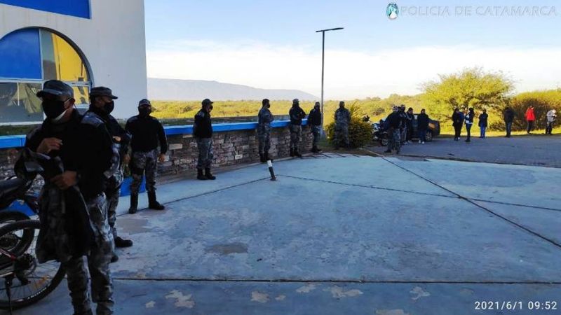 Continúa el operativo de vacunación a policías