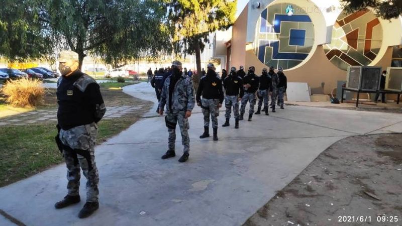 Continúa el operativo de vacunación a policías
