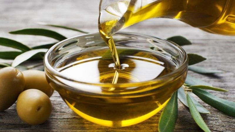 Prohíben la comercialización de un aceite de oliva y un desinfectante