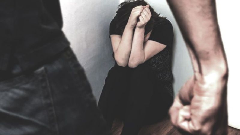 Golpeó otra vez a su ex, más de 30 años menor