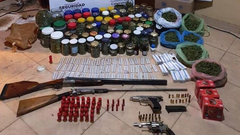 Detienen a un hombre, secuestran armas de fuego e incautan gran cantidad de droga
