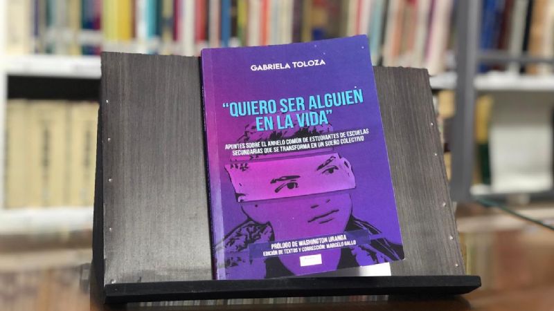 La Biblioteca del Senado recibió el nuevo libro de Gabriela Toloza
