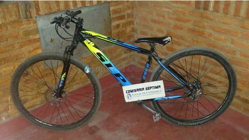 Atrapan a un joven que escapó tras robar un celular