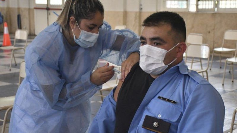 El Gobierno nacional envía a Córdoba respiradores, vacunas y equipos