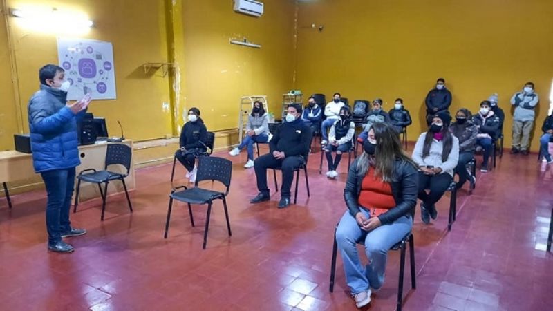 Nóblega se reunió con jóvenes y estudiantes