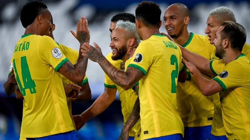 Toqueteo de Brasil, que goleó 4-0 a Perú