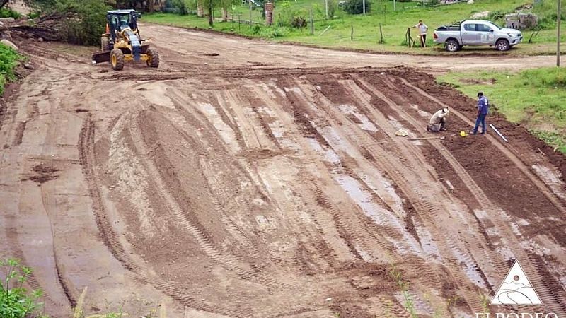 El Rodeo trabaja en su cancha de Fútbol 5, con piso sintético