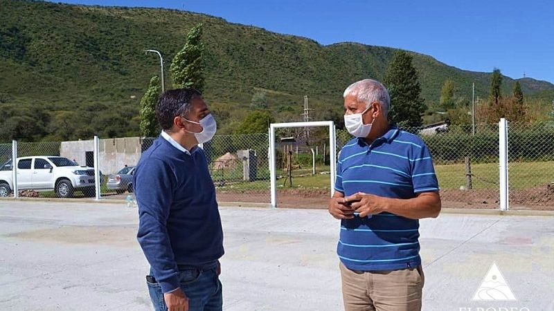 El Rodeo trabaja en su cancha de Fútbol 5, con piso sintético