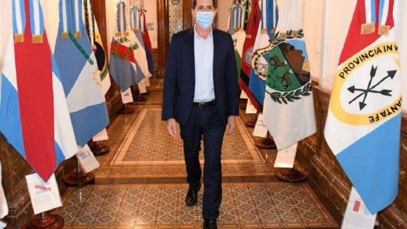 Ministro se aisló por contacto estrecho de Covid