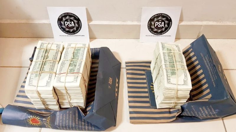 Decomisan miles de dólares a una pasajera en Corrientes