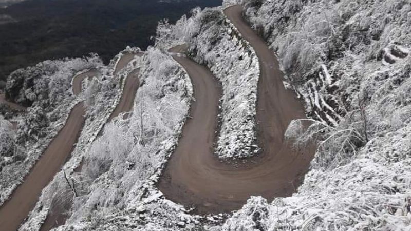 RNN°65 intransitable con nieve y barro en la calzada