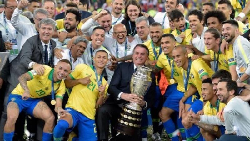 Bolsonaro “abraza” a la Copa América para cambiar su imagen